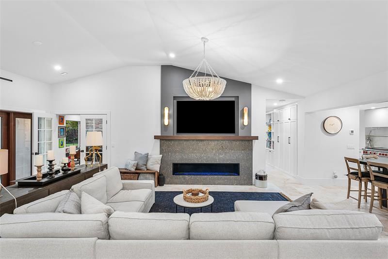 2421 NE 12th Street, Fort Lauderdale, FL 33304 Photo