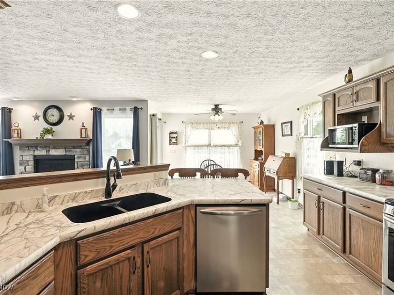 5239 Monroe Square E, Barberton, OH 44203 Photo 13