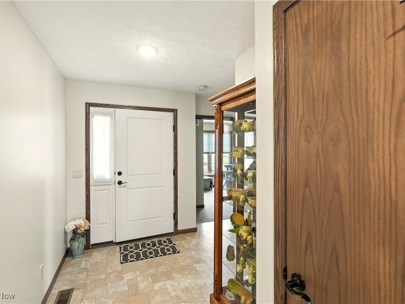 5239 Monroe Square E, Barberton, OH 44203 Photo 5