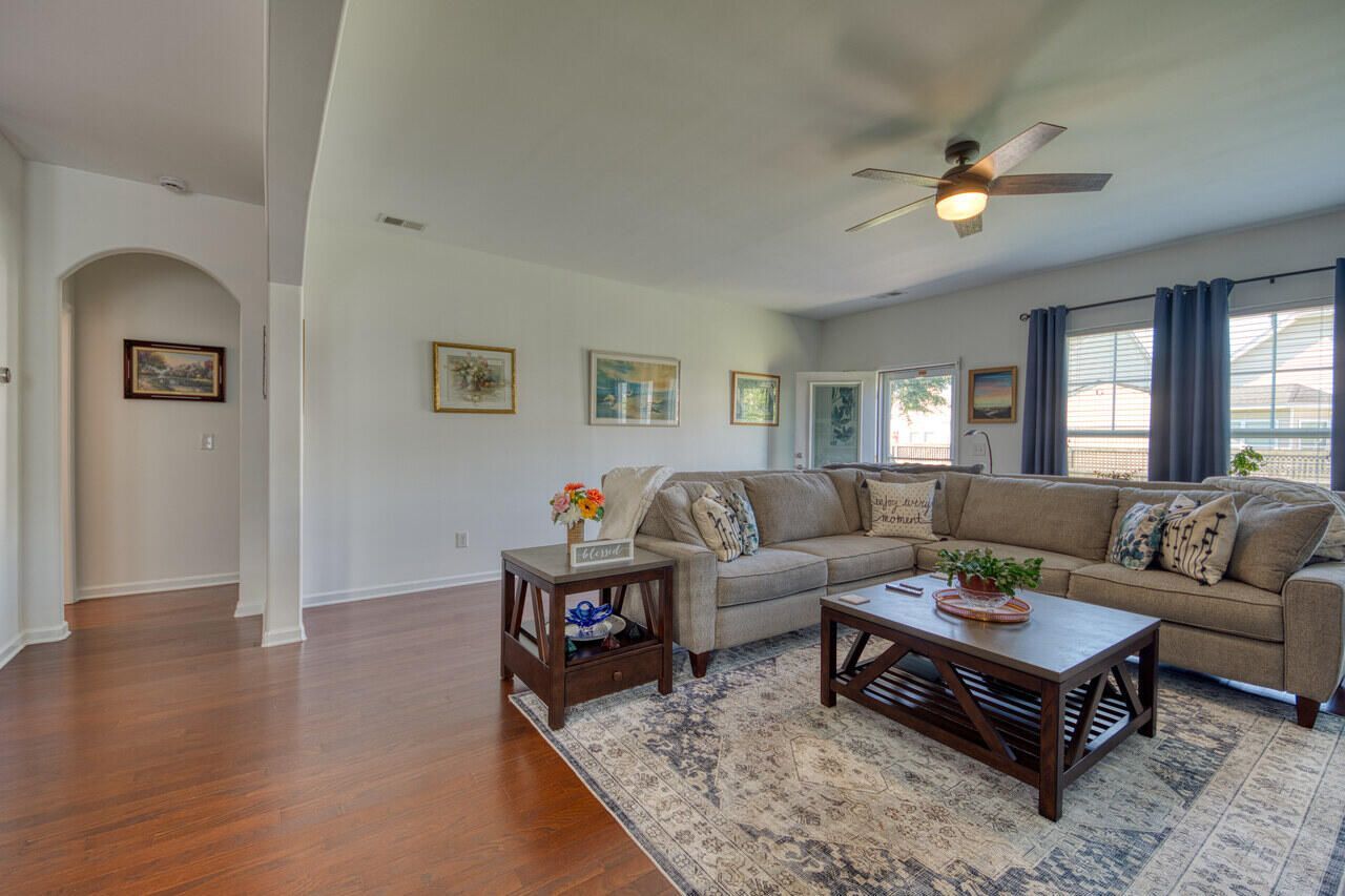 527 Crossland Drive Photo 9