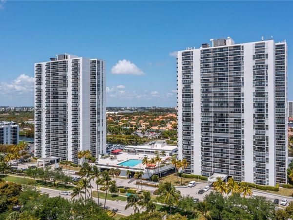 3675 N Country Club Dr, Unit 204, Aventura, FL 33180