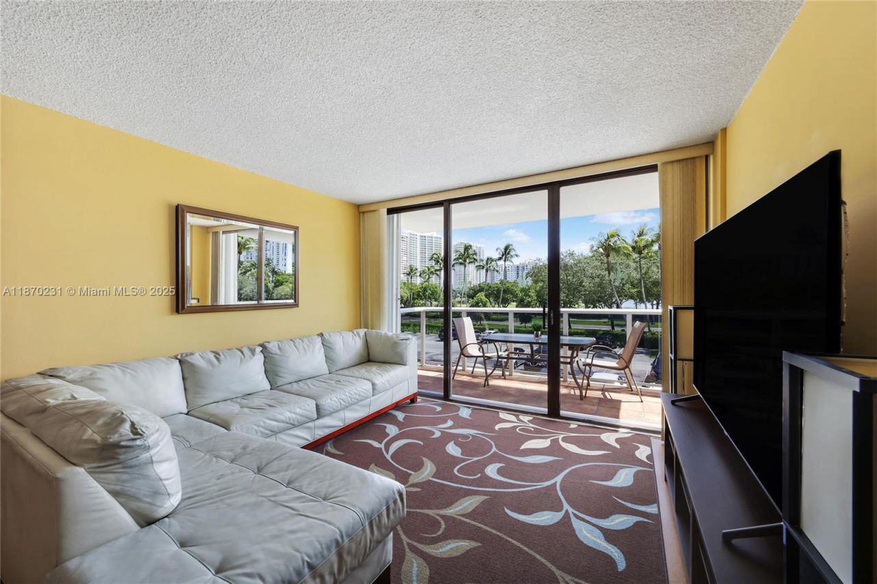 3675 N Country Club Dr, Unit 204, Aventura, FL 33180 Photo