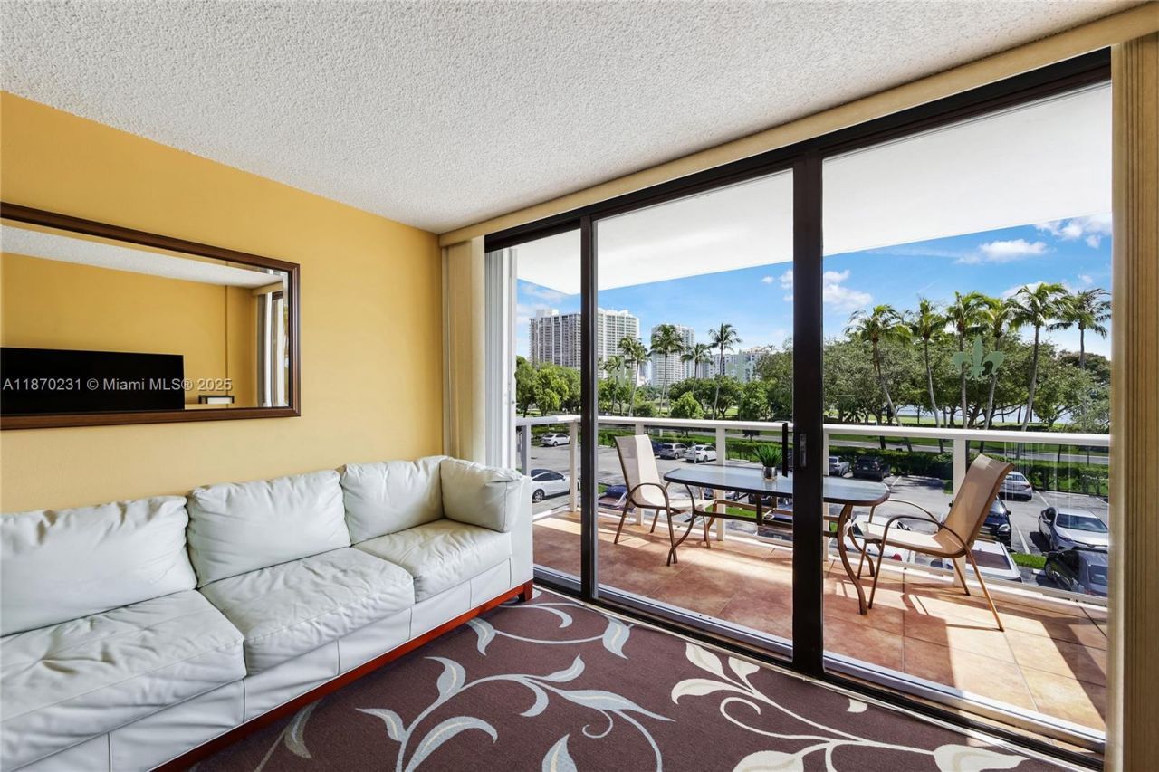 3675 N Country Club Dr, Unit 204, Aventura, FL 33180 Photo