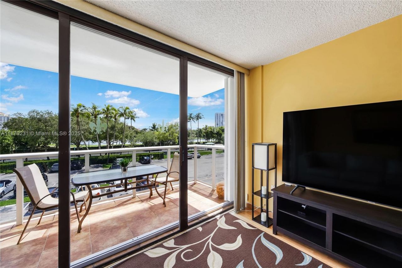 3675 N Country Club Dr, Unit 204, Aventura, FL 33180 Photo