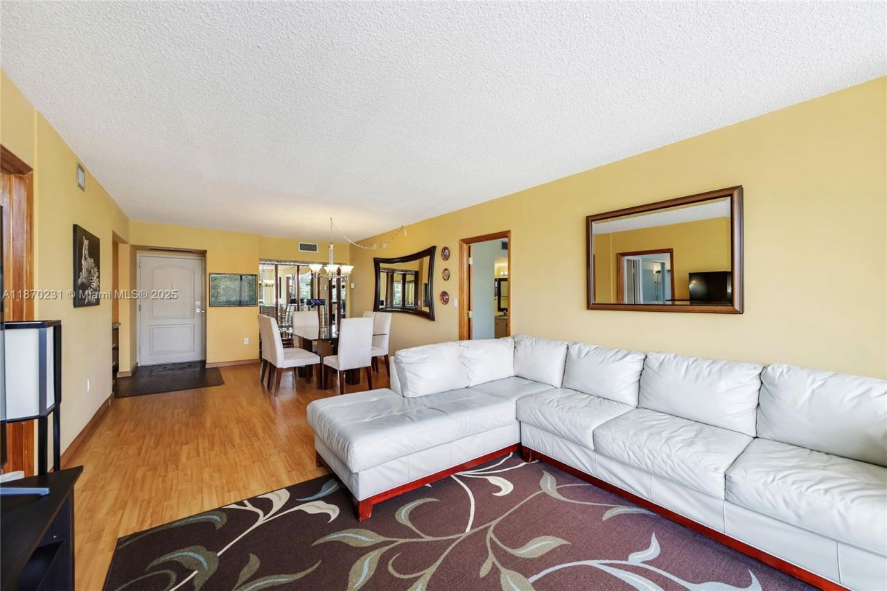 3675 N Country Club Dr, Unit 204, Aventura, FL 33180 Photo