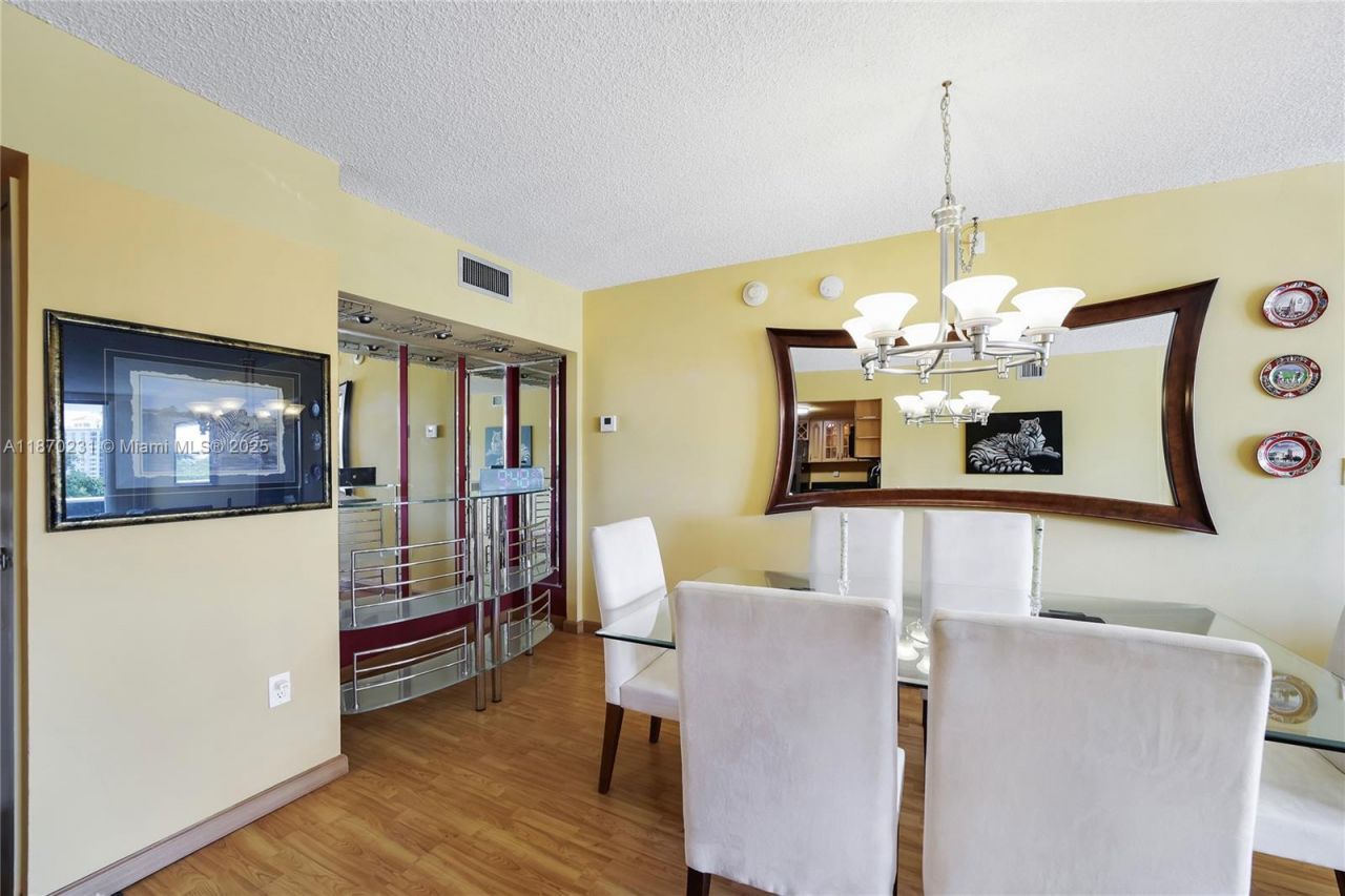 3675 N Country Club Dr, Unit 204, Aventura, FL 33180 Photo