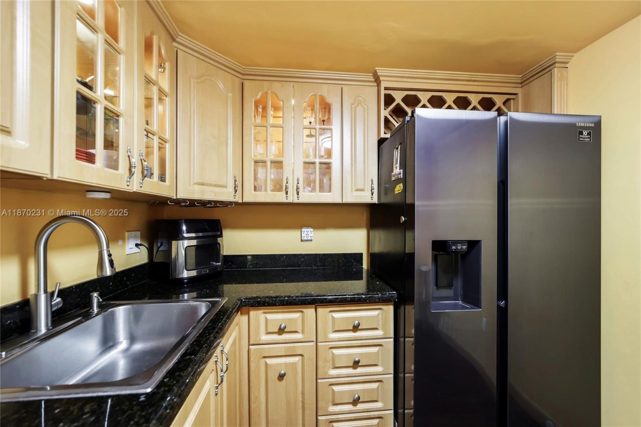 3675 N Country Club Dr, Unit 204, Aventura, FL 33180 Photo