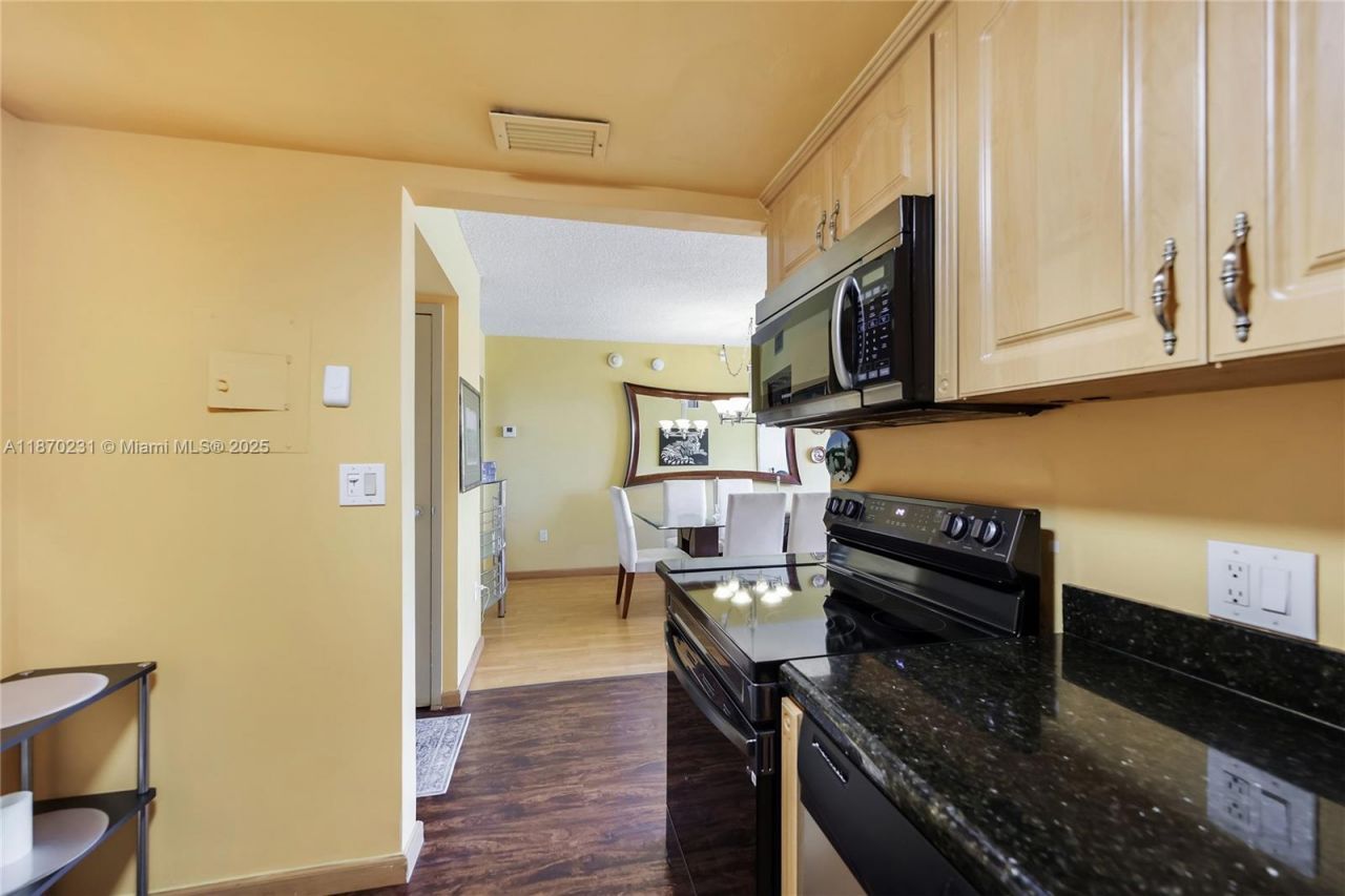 3675 N Country Club Dr, Unit 204, Aventura, FL 33180 Photo