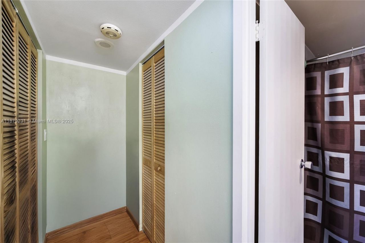 3675 N Country Club Dr, Unit 204, Aventura, FL 33180 Photo