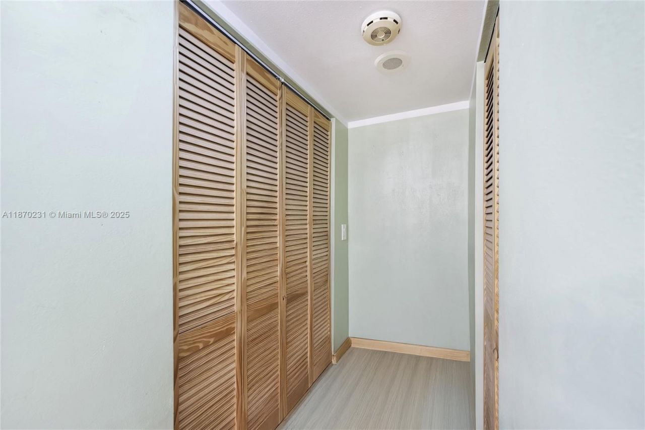 3675 N Country Club Dr, Unit 204, Aventura, FL 33180 Photo