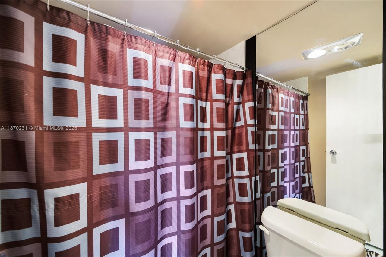 3675 N Country Club Dr, Unit 204, Aventura, FL 33180 Photo