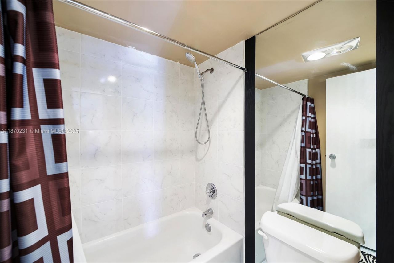 3675 N Country Club Dr, Unit 204, Aventura, FL 33180 Photo