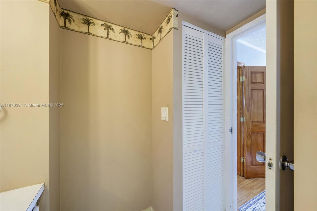 3675 N Country Club Dr, Unit 204, Aventura, FL 33180 Photo