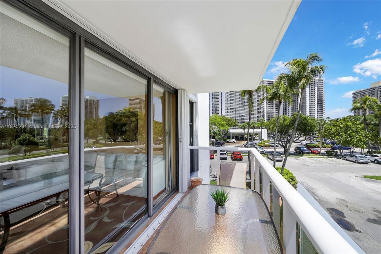 3675 N Country Club Dr, Unit 204, Aventura, FL 33180 Photo