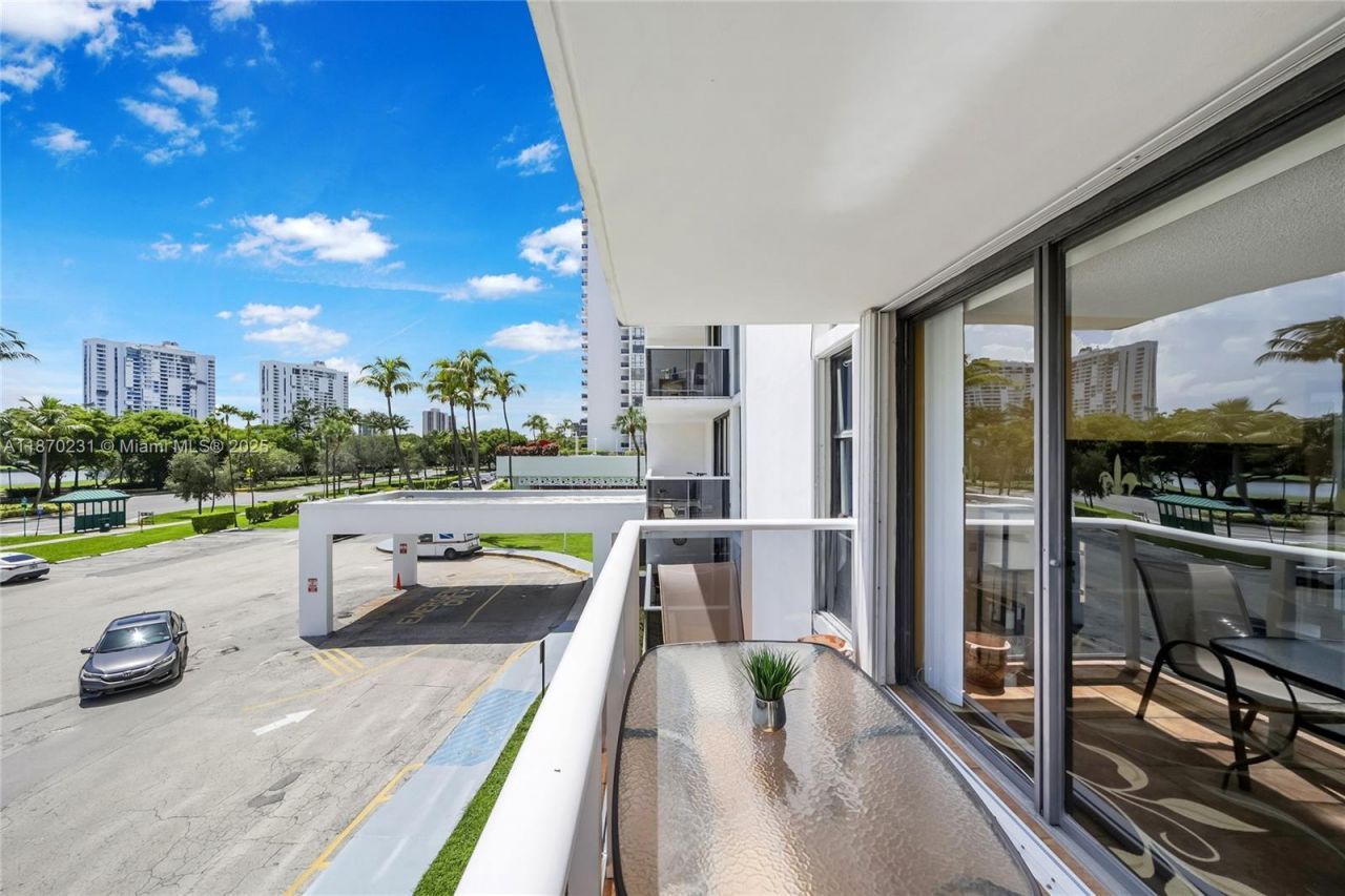 3675 N Country Club Dr, Unit 204, Aventura, FL 33180 Photo