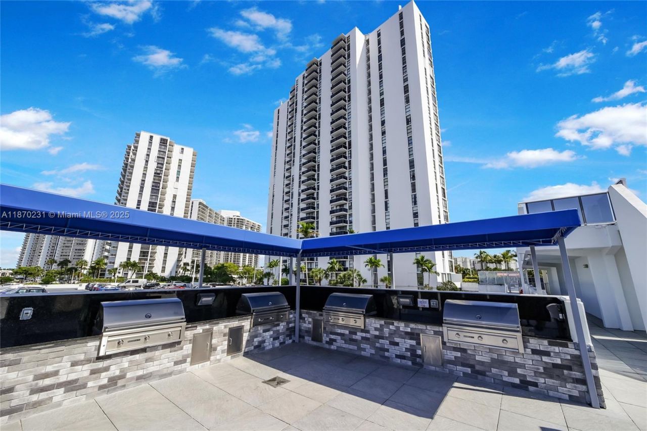 3675 N Country Club Dr, Unit 204, Aventura, FL 33180 Photo