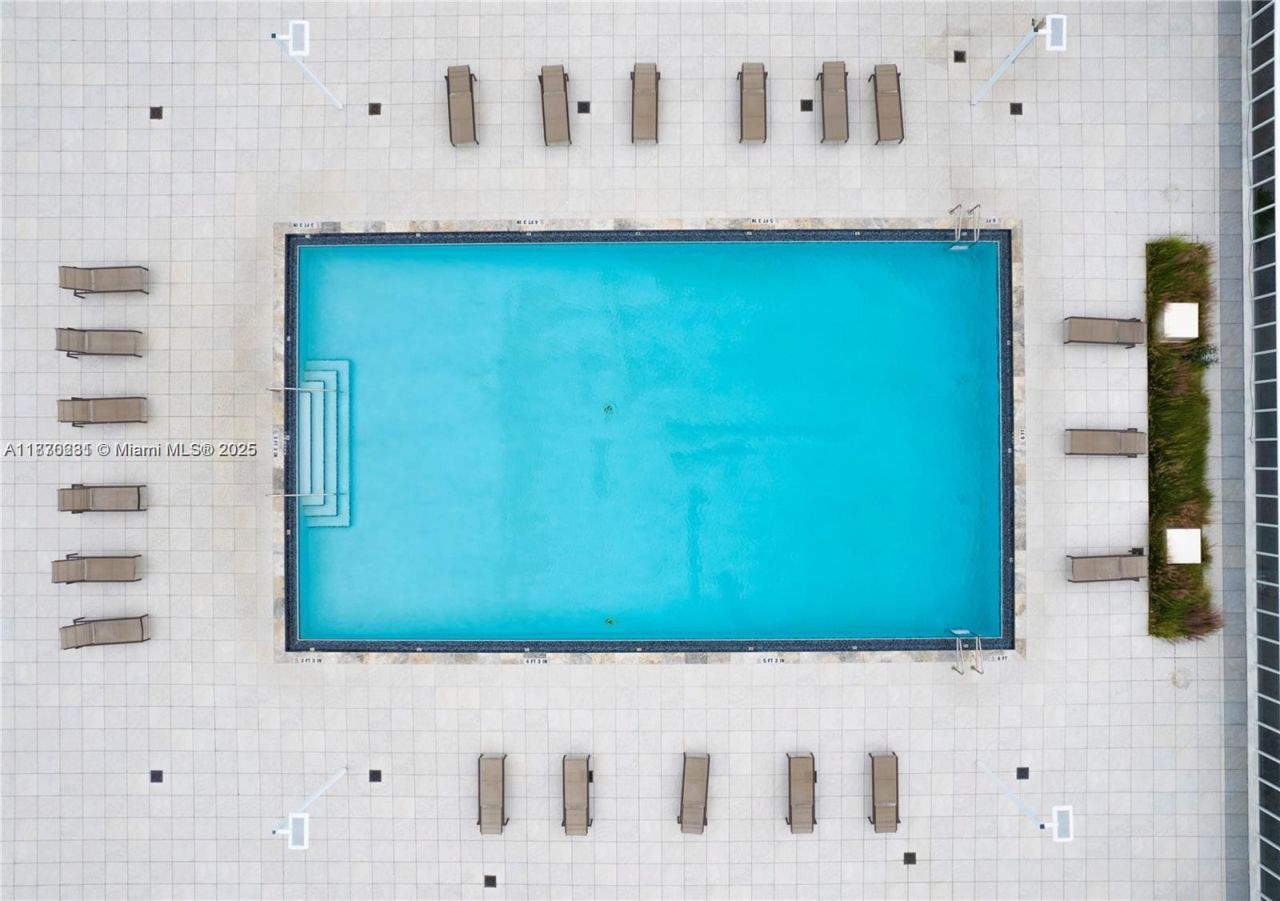 3675 N Country Club Dr, Unit 204, Aventura, FL 33180 Photo