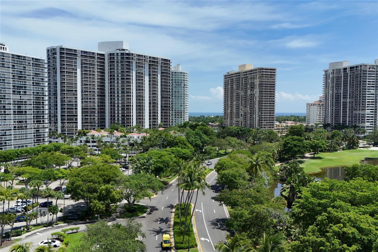 3675 N Country Club Dr, Unit 204, Aventura, FL 33180 Photo