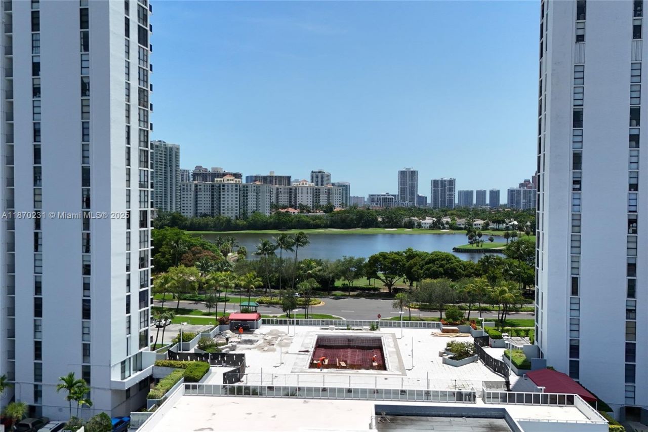 3675 N Country Club Dr, Unit 204, Aventura, FL 33180 Photo