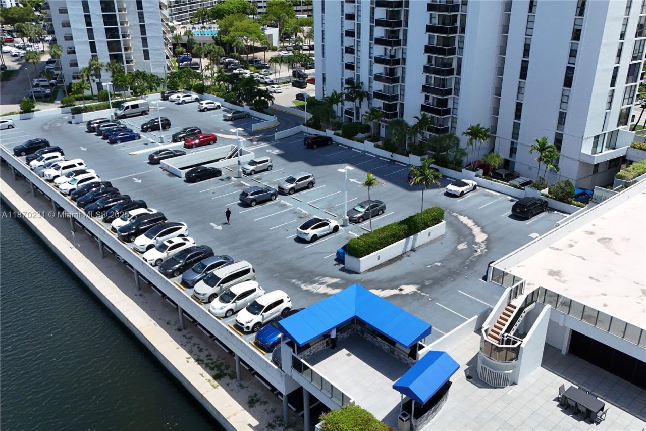 3675 N Country Club Dr, Unit 204, Aventura, FL 33180 Photo