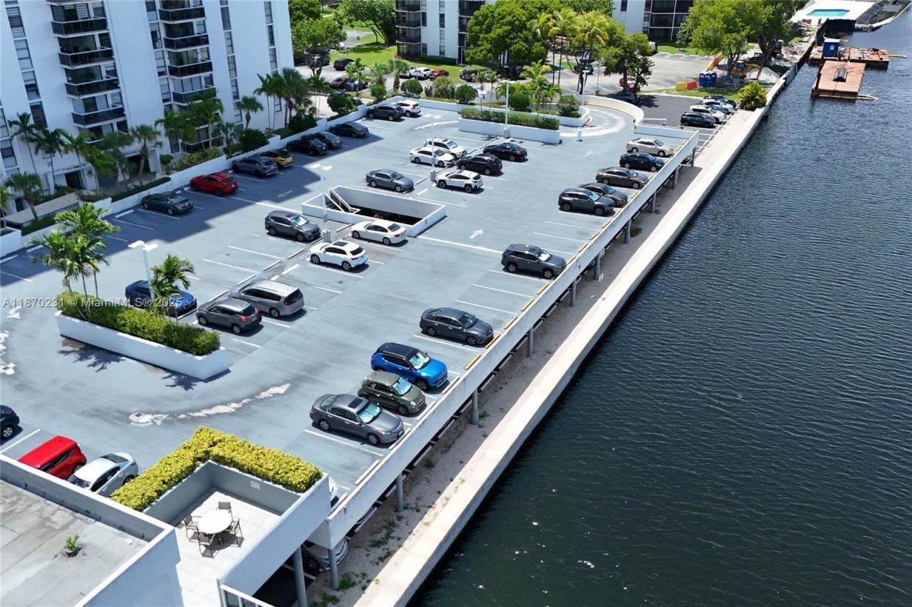 3675 N Country Club Dr, Unit 204, Aventura, FL 33180 Photo