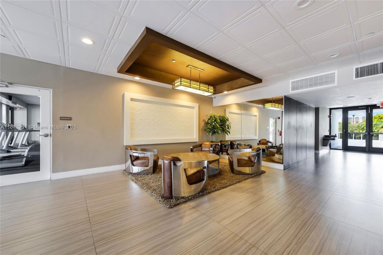 3675 N Country Club Dr, Unit 204, Aventura, FL 33180 Photo