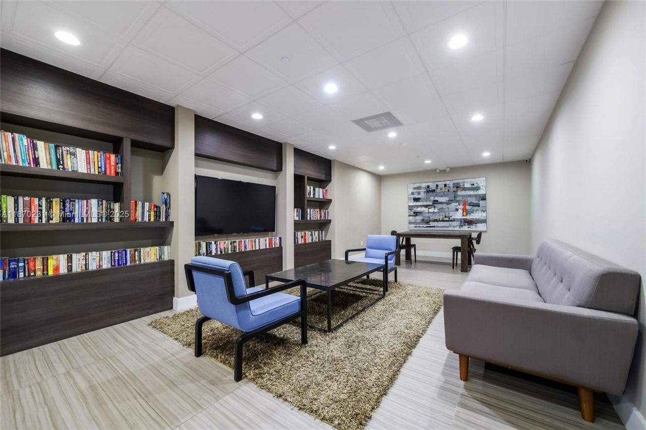 3675 N Country Club Dr, Unit 204, Aventura, FL 33180 Photo