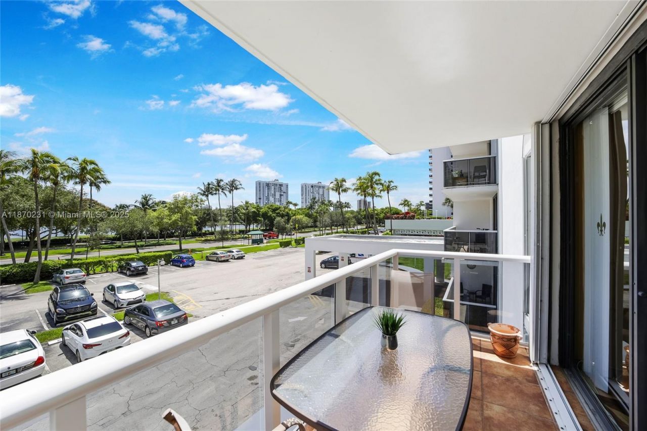 3675 N Country Club Dr, Unit 204, Aventura, FL 33180 Photo