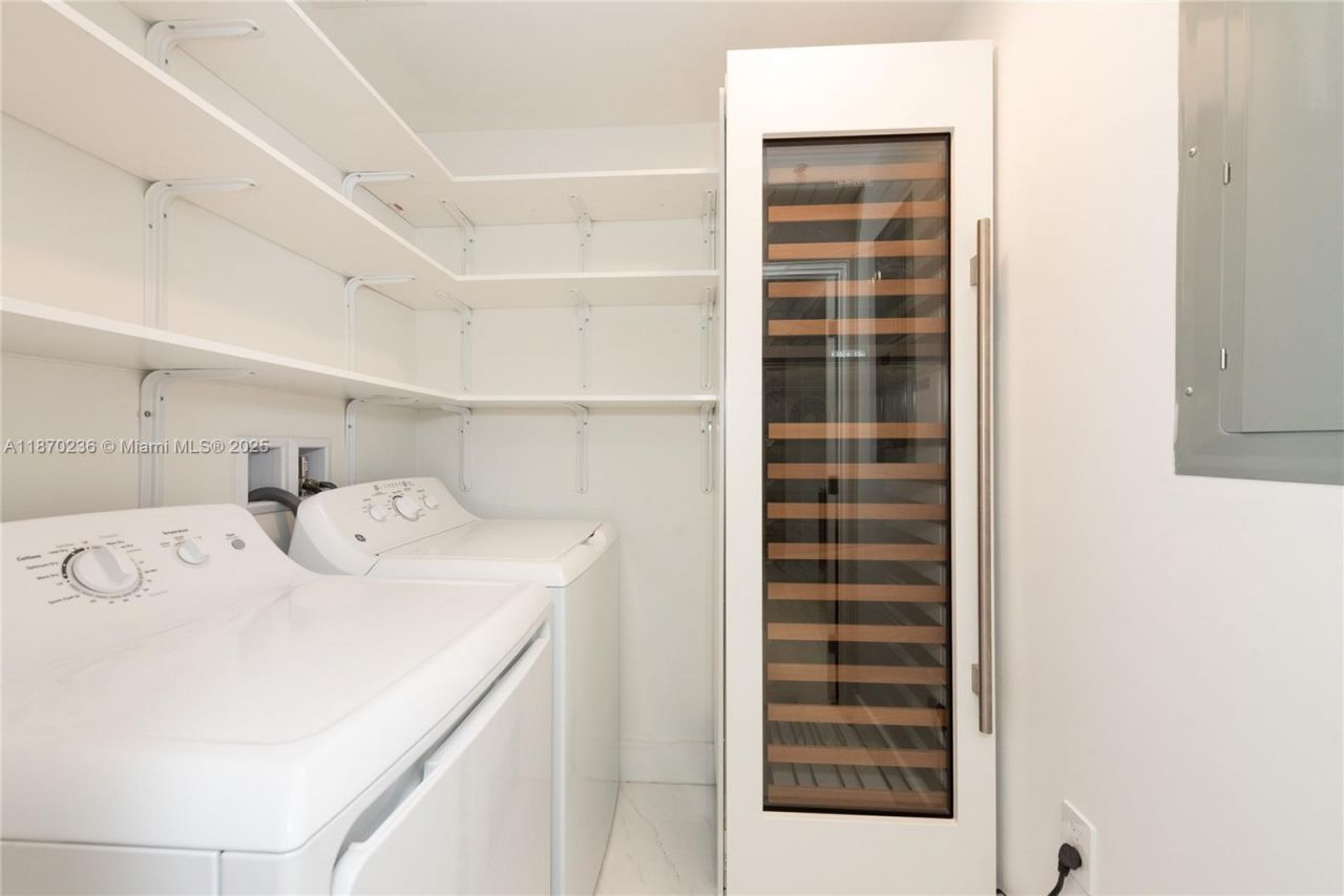 301 Altara Ave, Unit 619, Coral Gables, FL 33146 Photo