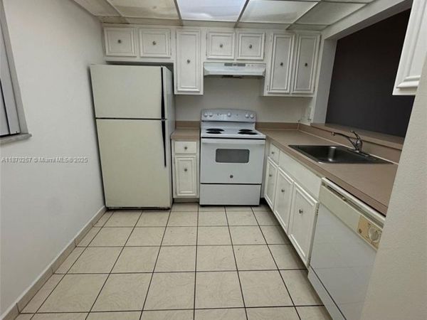 17911 NW 68th Ave, Unit N206, Hialeah, FL 33015