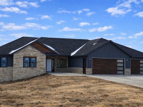 14435 Mill Ridge Road, Dubuque, IA 52002