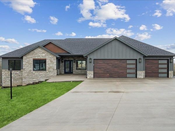 14435 Mill Ridge Road, Dubuque, IA 52002