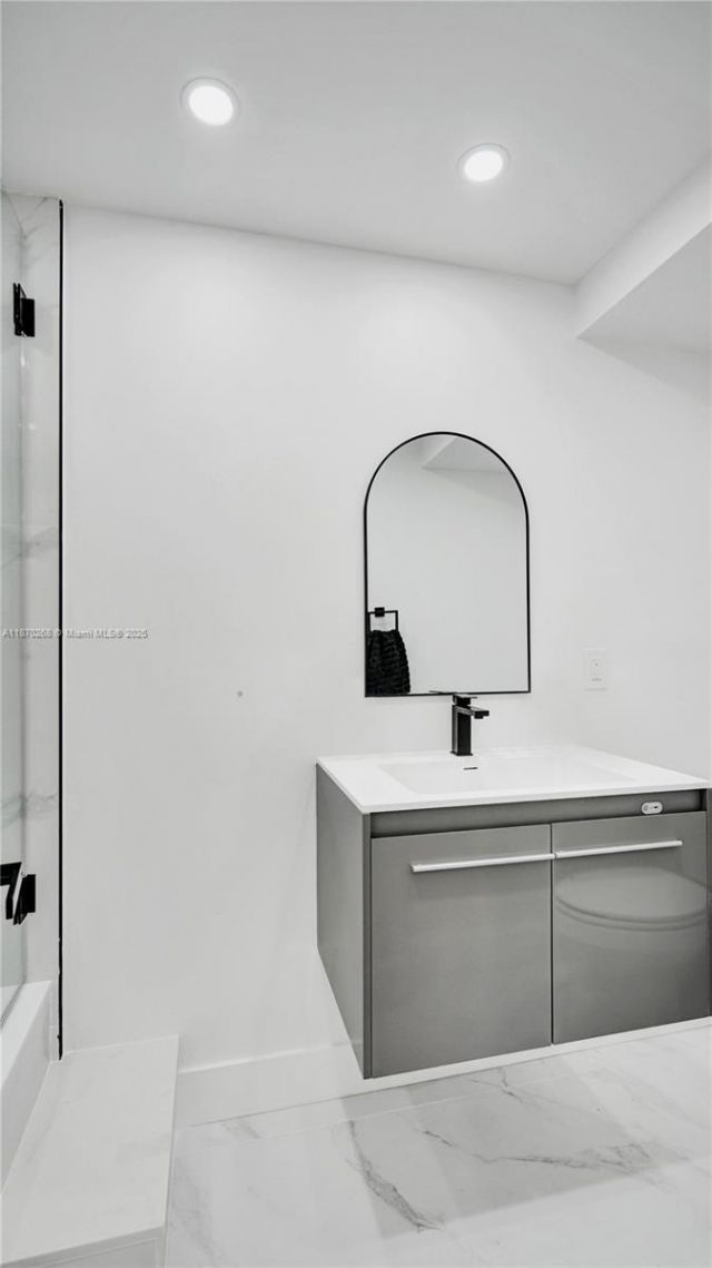 1985 S Ocean Dr, Unit 11L, Hallandale Beach, FL 33009 Photo