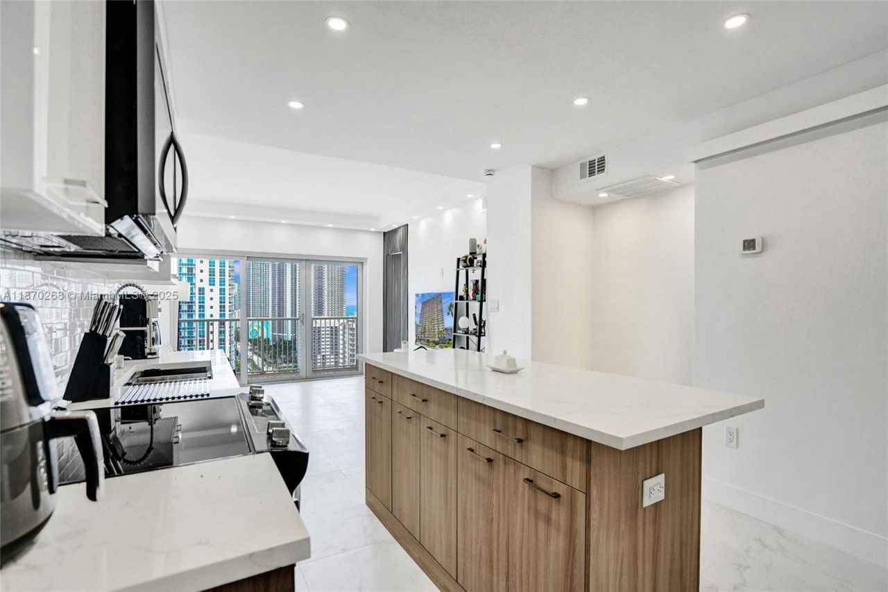 1985 S Ocean Dr, Unit 11L, Hallandale Beach, FL 33009 Photo