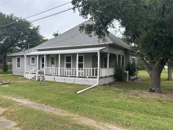302 N Commerce Street, Savoy, TX 75479