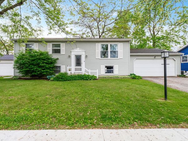 1710 Peachtree Drive, Valparaiso, IN 46383