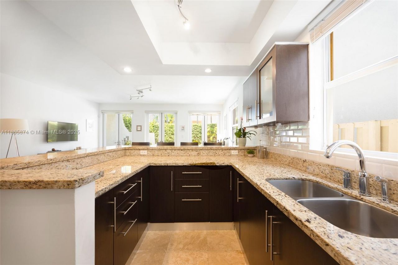 3109 Hibiscus St, Unit 3109, Coconut Grove, FL 33133 Photo