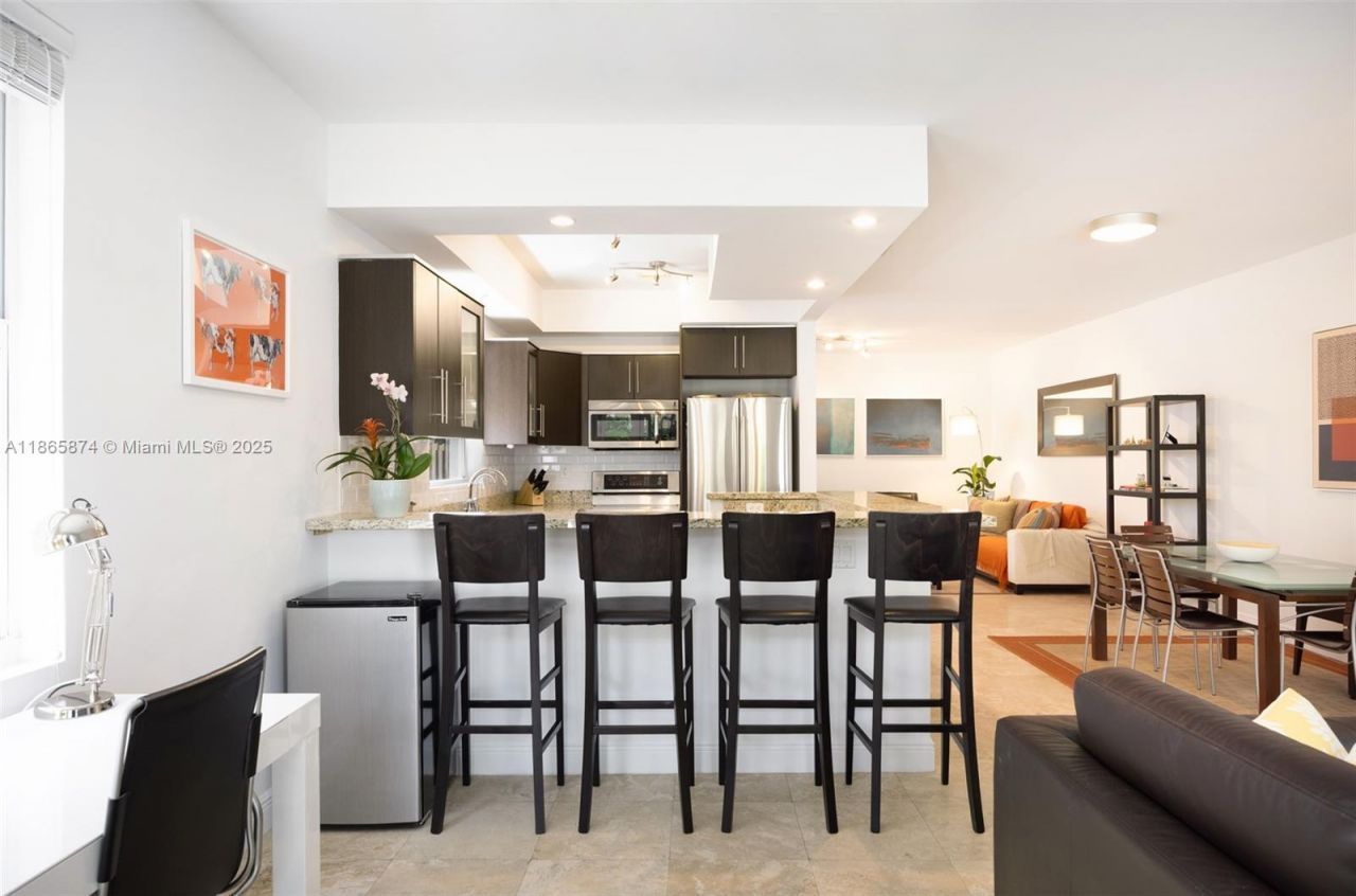 3109 Hibiscus St, Unit 3109, Coconut Grove, FL 33133 Photo