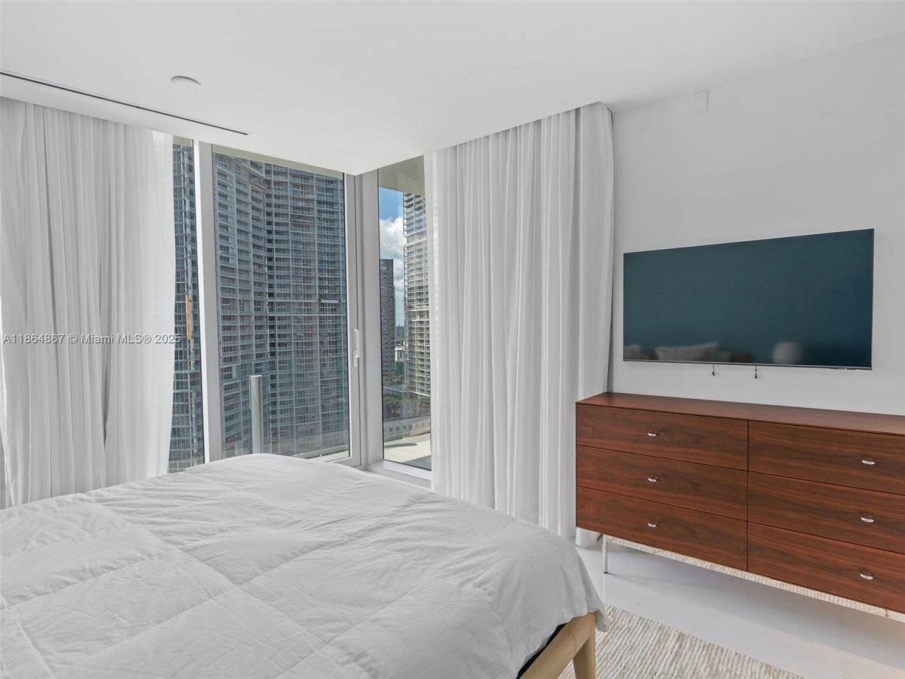 300 Biscayne Blvd Way, Unit 2505, Miami, FL 33131 Photo