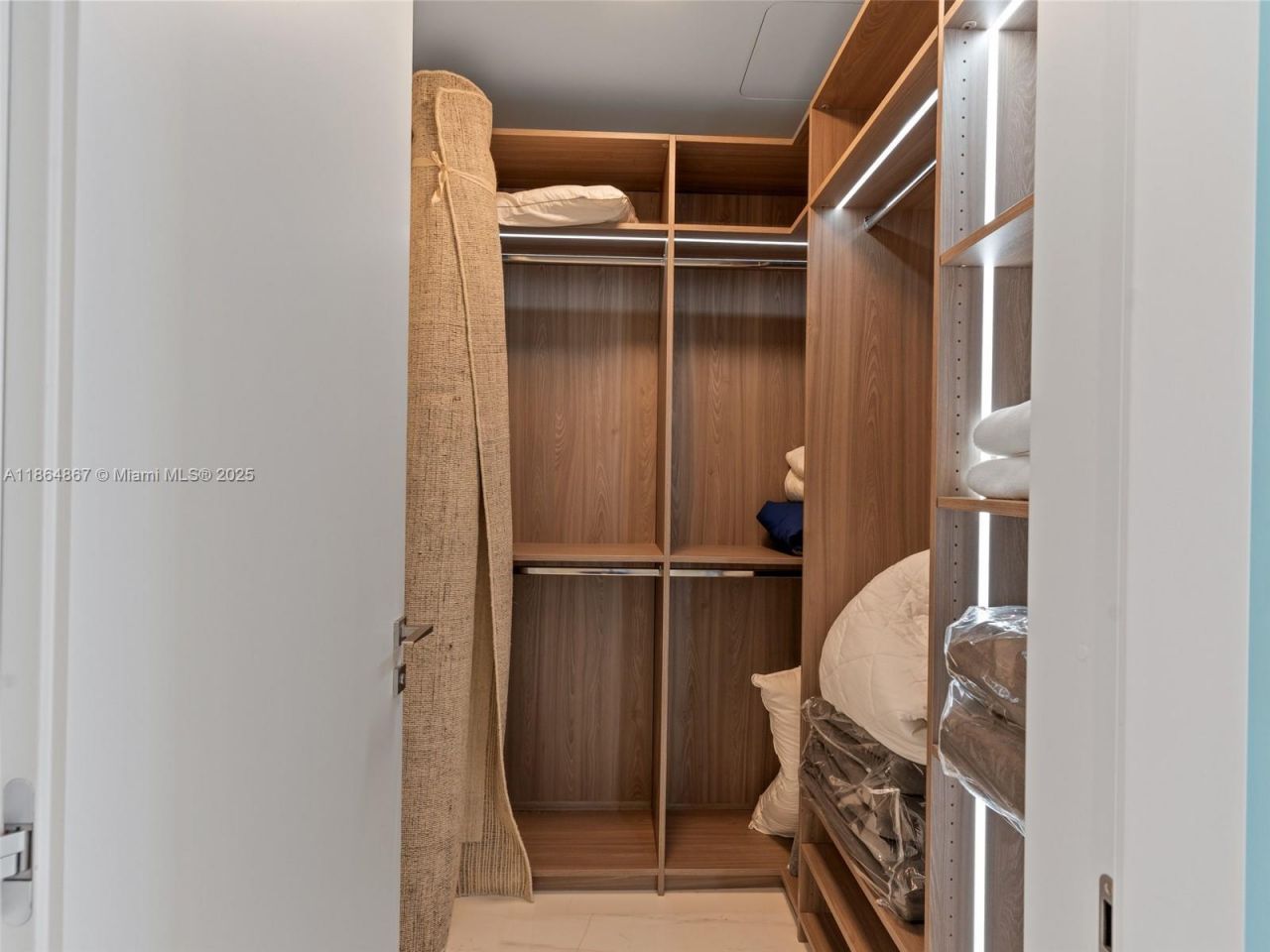 300 Biscayne Blvd Way, Unit 2505, Miami, FL 33131 Photo