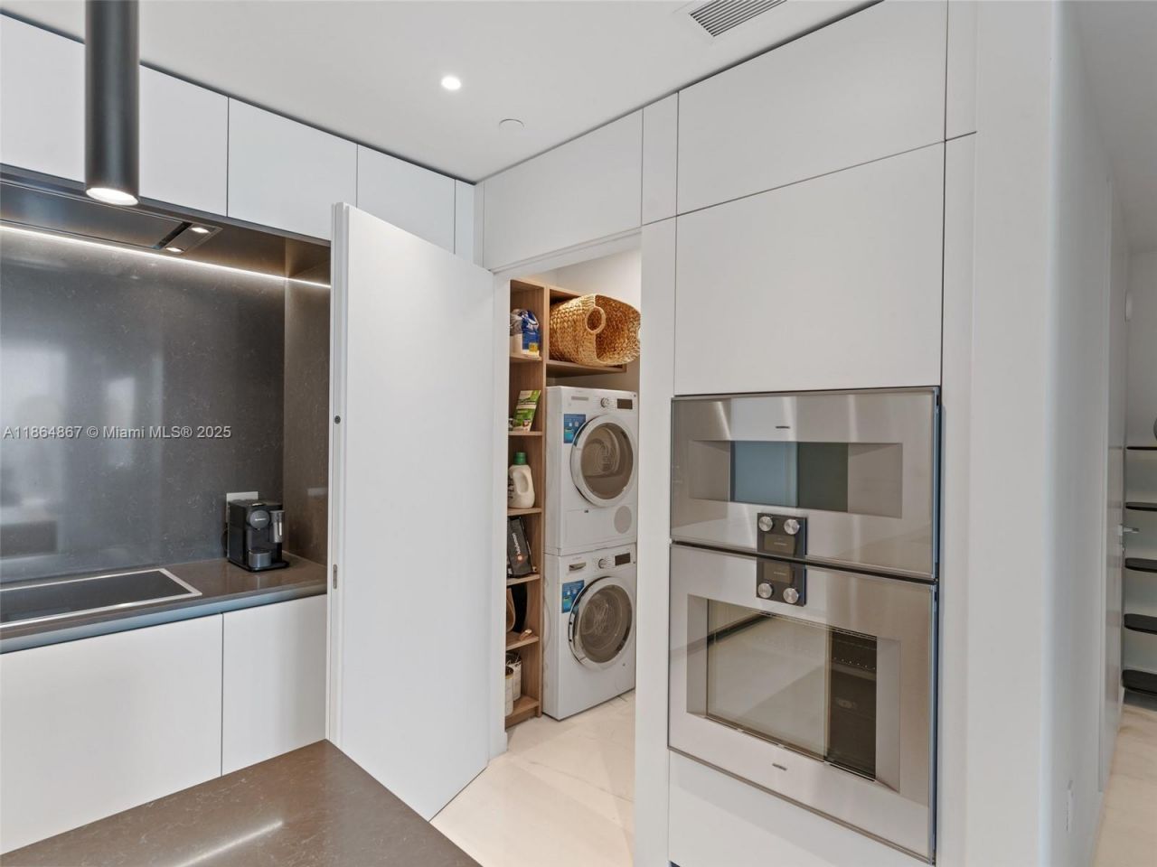 300 Biscayne Blvd Way, Unit 2505, Miami, FL 33131 Photo