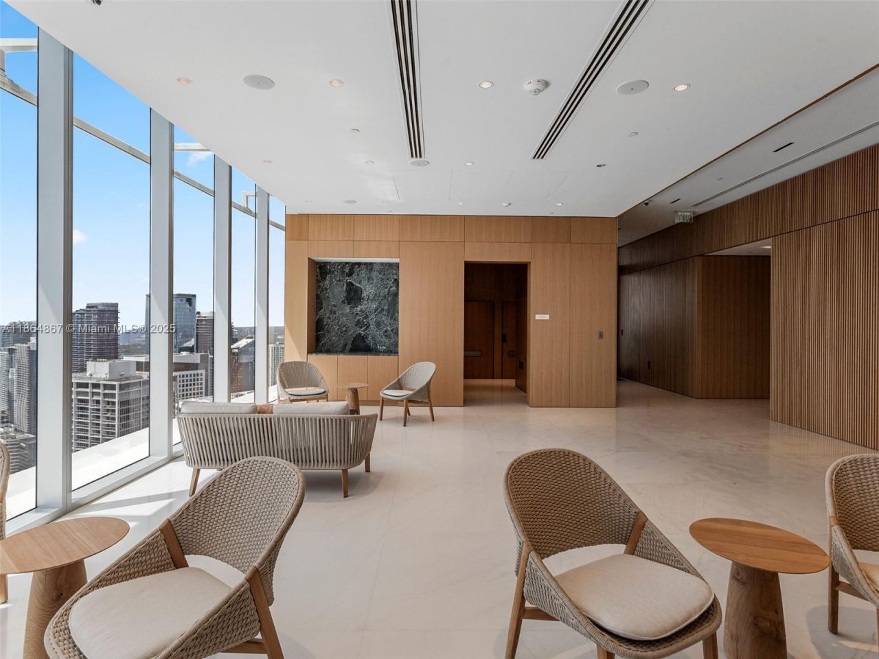 300 Biscayne Blvd Way, Unit 2505, Miami, FL 33131 Photo