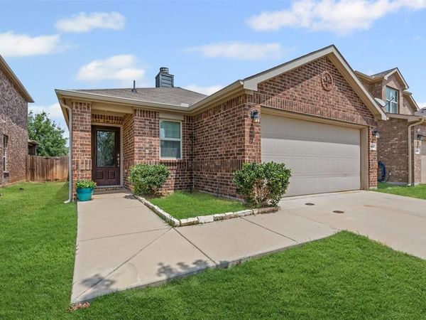 8837 Tenderfoot Lane, Aubrey, TX 76227