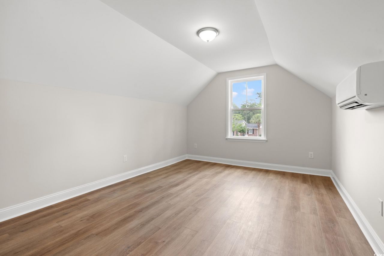 1161 Loop Circle Photo 19