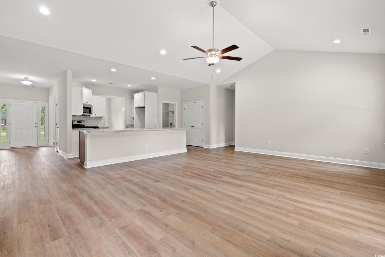 1161 Loop Circle Photo 2