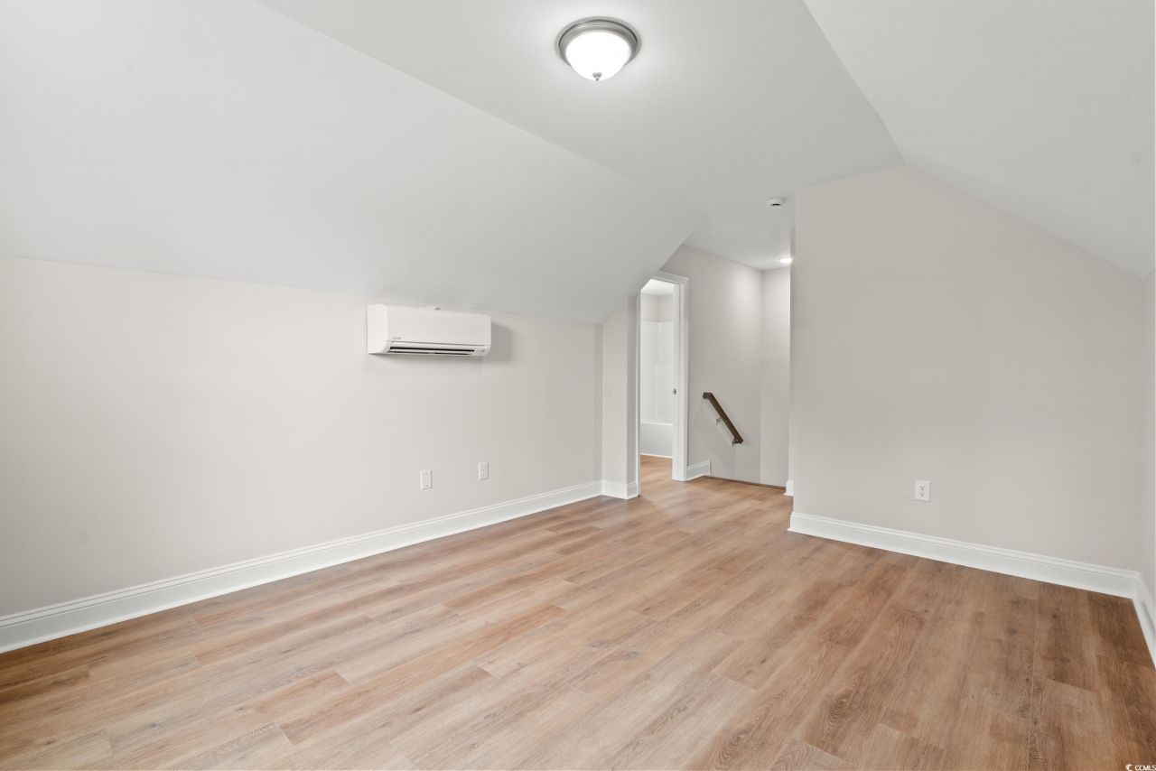 1161 Loop Circle Photo 20