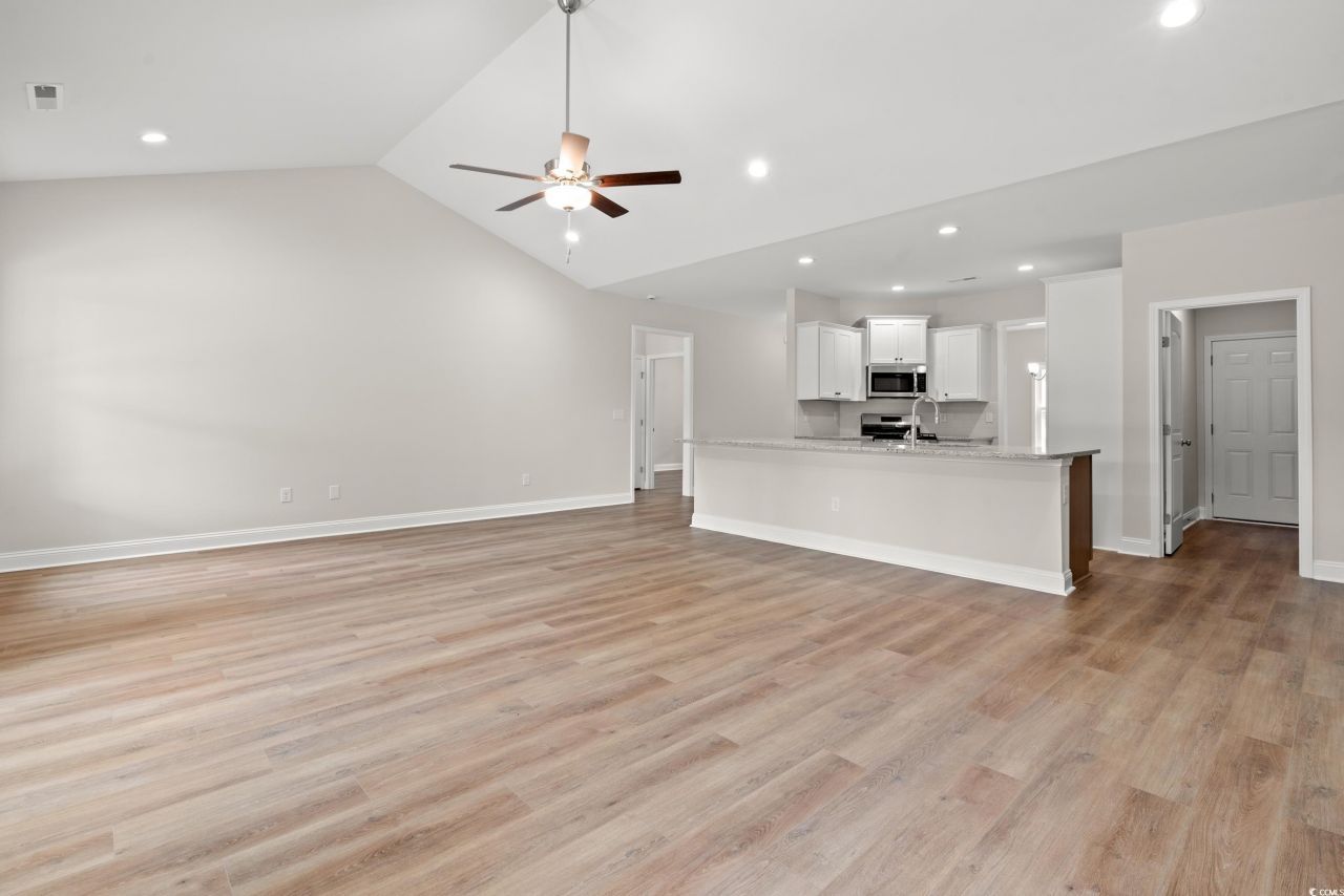 1161 Loop Circle Photo 3