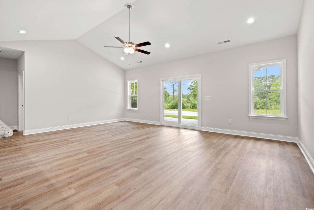 1161 Loop Circle Photo 4