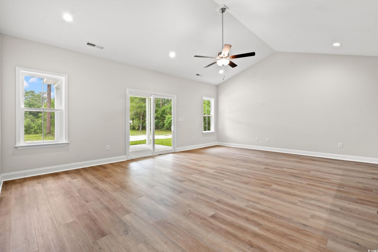 1161 Loop Circle Photo 5