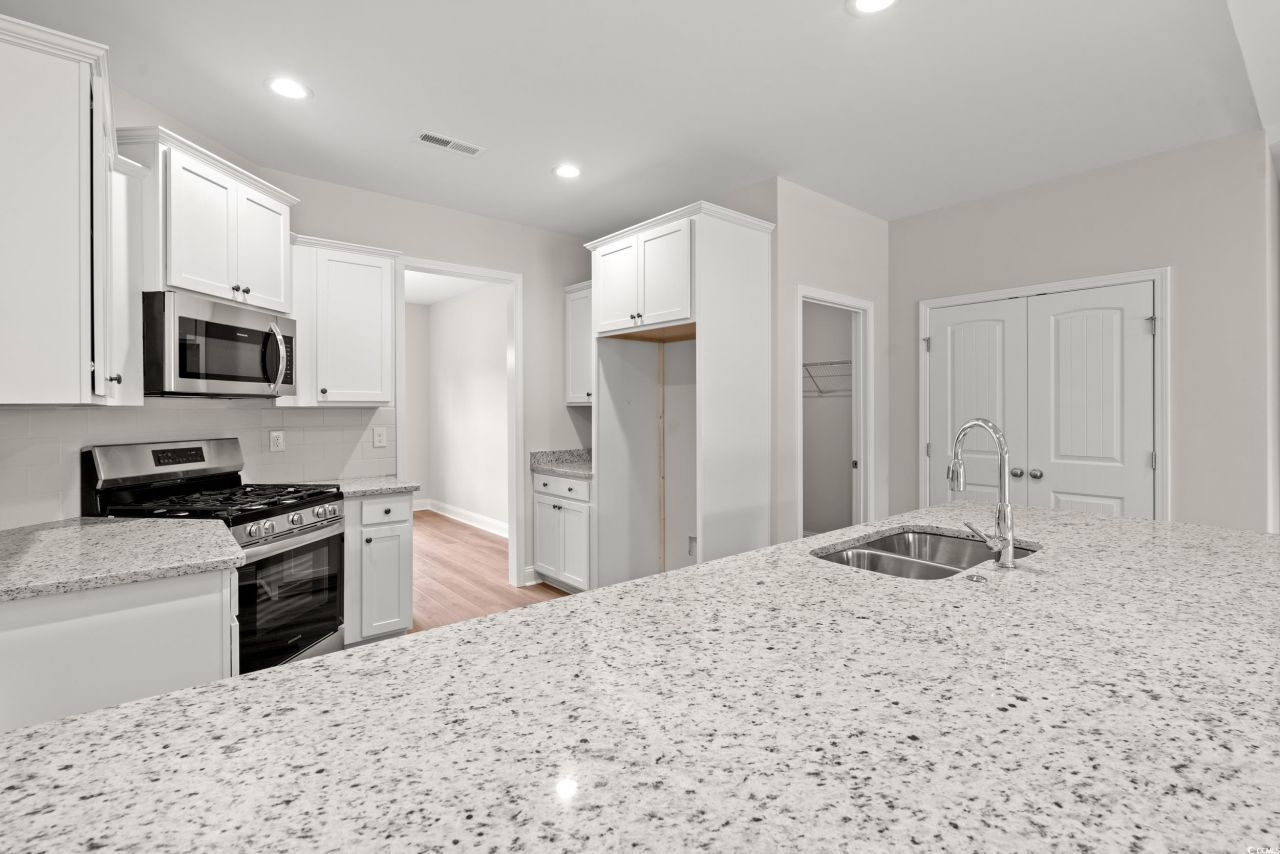 1161 Loop Circle Photo 6